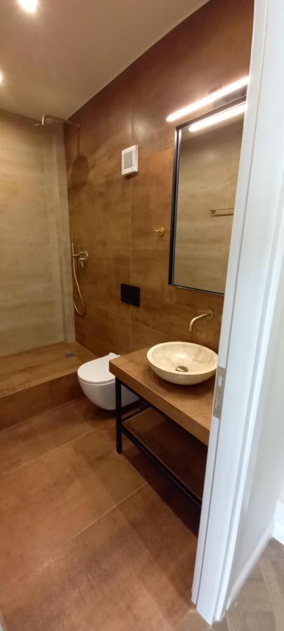 Triple A - 3 Squares - Free Parking! Appartement Athene Buitenkant foto