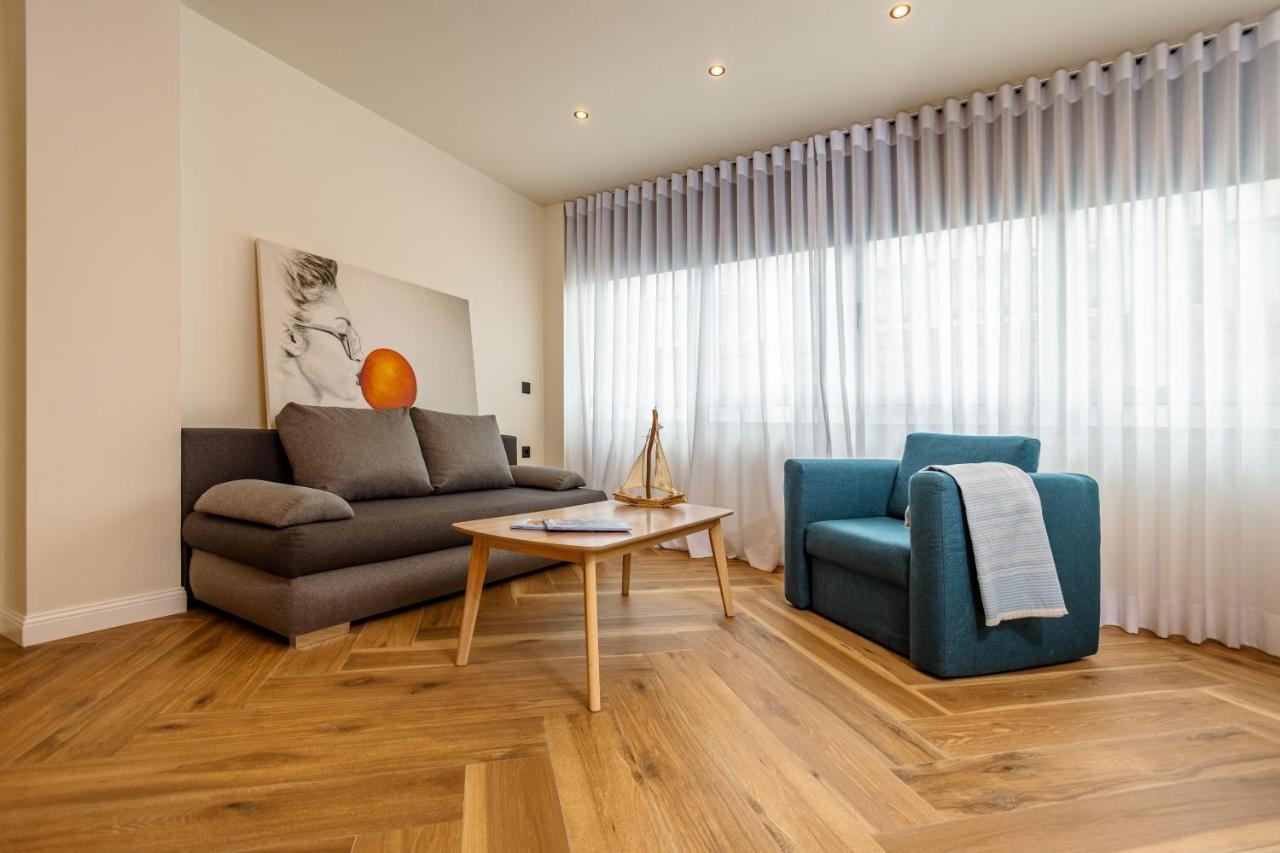 Triple A - 3 Squares - Free Parking! Appartement Athene Buitenkant foto